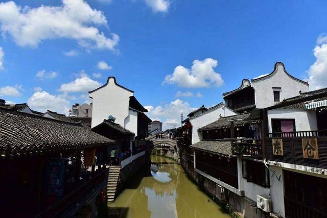 广东卫视《秘境神草》第四季入选国家广播电视总局“优秀国产纪录片选集”