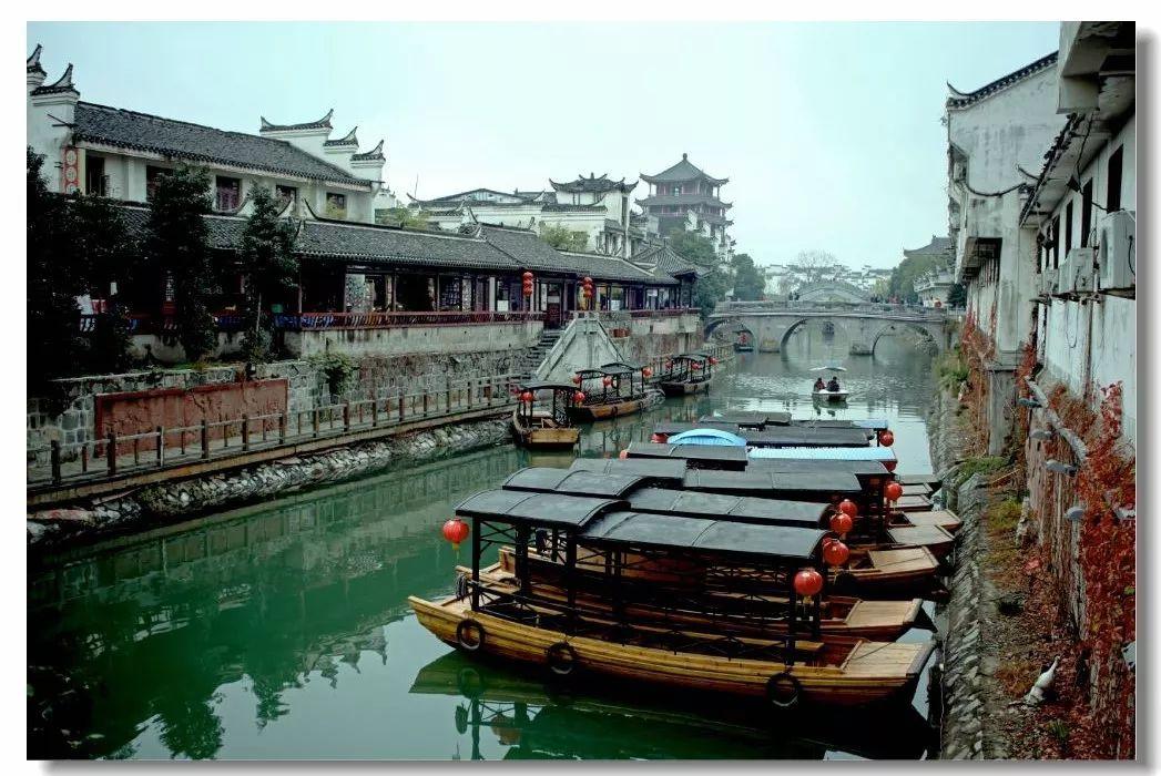 逃离昏暗的废弃城
